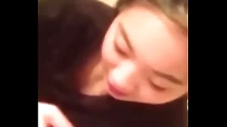 셀카중독에 빠진 그녀